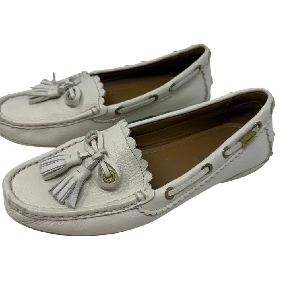 Coach Tassel Women’s Size 6.5 Pebble Grain Leather Ivory Loafers